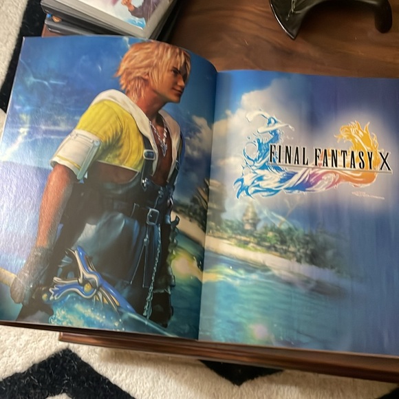 Final Fantasy X I X-2 HD Remaster Official Strategy Guide 2001-2004, 2013, 2014 - Picture 4 of 6